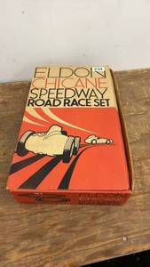 lot 234 image: Vintage Eldon Chicane Speedway Road Race Set with Accessory Cars