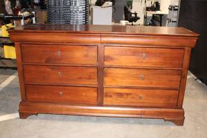 Nichols & Stone Solid Wood Dresser with 8 Drawers