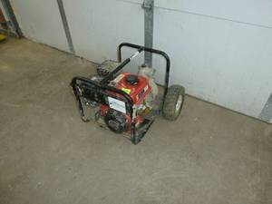 lot 109 image: Trash Pump 2 Gas