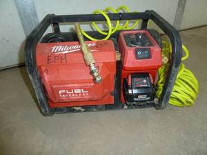 Milwaukee Portable Compressor 18v