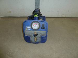 lot 119 image: Yellow Jacket Refrigerant System Pump