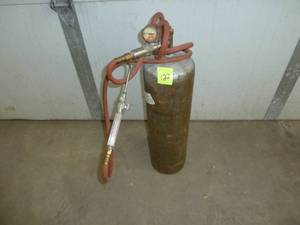 lot 122 image: Acetylene Tank Single Torch