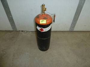 lot 124 image: Acetylene Dissolved Tank- Full