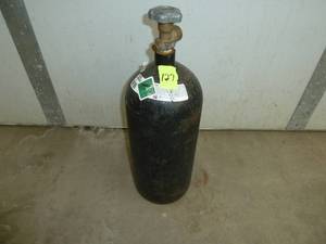 lot 127 image: Compressed Nitrogen Tank