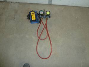 lot 141 image: Hilmar AC Service Gage Set & Field Piece SOX2
