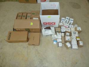 lot 224 image: Box of Assorted Transformers