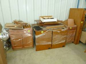 lot 264 image: Vanitys & Desk Parts