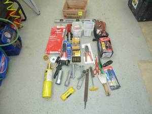lot 310 image: Electrical Tools & Level