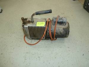 lot 320 image: Robinair Vacuum Pump HVAC