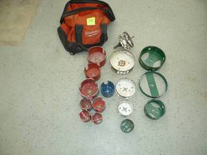 lot 325 image: Milwaukee Bag of Hole Saws