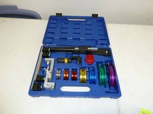 lot 366 image: Yellow Jacket Alloy Ratchet Tube Bender Kit, #63331, Like New