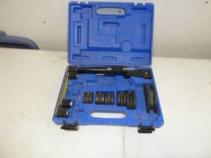 lot 367 image: Yellow Jacket Ratchet Tube Bender, #60331