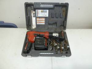 lot 385 image: Ridgid Press Tool, 18V, Model RP-200-B, Comes with 2 Batteries, Charger, 34 - 1 14 Bits x4