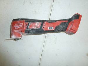 lot 413 image: Milwaukee Oscillating Multi Tool, 18V, Sonic Multi Tool
