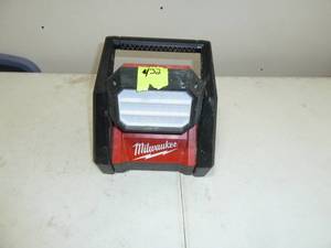 lot 432 image: Milwaukee Dual Power Flood Light, LED, 18V, Model #2366-20
