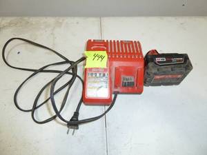 lot 444 image: Milwaukee Charger M12-M18, 5.0 Battery