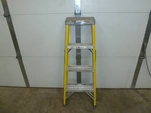 lot 511 image: Keller Fiberglass Step Ladder 4 Yellow