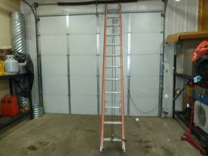 lot 522 image: Werner Fiberglass Extension Ladder 24 Red
