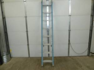 lot 525 image: Werner Fiberglass Extension Ladder 16 Blue