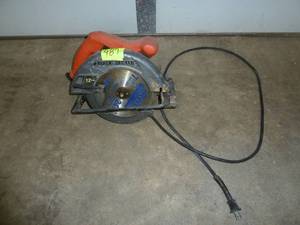 lot 532 image: Black & Decker Circle Saw 7 14