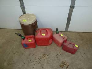 lot 543 image: Igloo Water Cooler & Gas cans