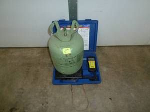 lot 545 image: Dyna- Temp R22 Refrigerant Gas