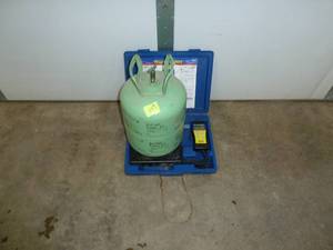lot 547 image: Dupont R22 Refrigerant Gas