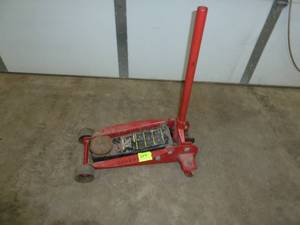 lot 556 image: Power Built Floor Jack 3 ton