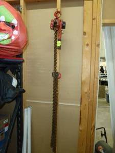 lot 558 image: Chain Hoist Hanging On Wall