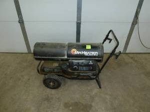 lot 561 image: Mister Heater 125,000 BTU
