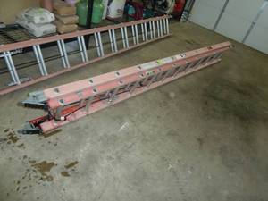 lot 523 image: Werner Fiberglass Extension Ladder 24 Red