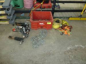 lot 619 image: Receiver Hitches & Chain