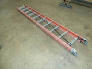 lot 640 image: Keller Pro Fiberglass Extension Ladder 20