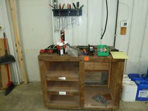 lot 658 image: Work Bench & Tools