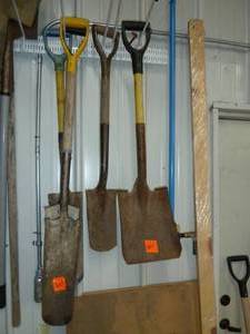 lot 661 image: Short Shovels & Spades