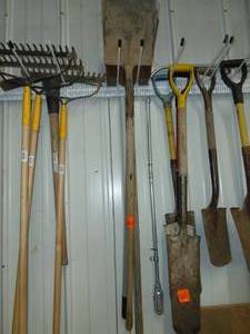 lot 662 image: Square Shovels Long Handle
