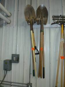 lot 664 image: Sand Spades & Shovels