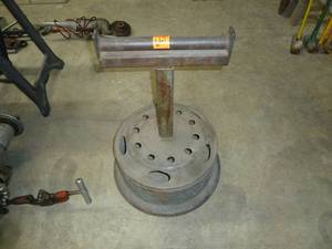 lot 667 image: Steel Roller Stand 16