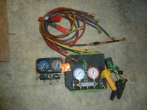 lot 743 image: Navac Manifold, Yellow Jacket Charging Manifold