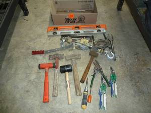 lot 748 image: Assorted Tools- Levels, Cable Winch, Hammers, Tin Snips