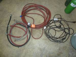 lot 779 image: 38 Air Hose With Regulator 50
