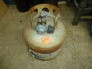 lot 805 image: LP Tank 20 Lb.
