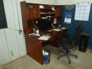 lot 818 image: Office Desk & Chair