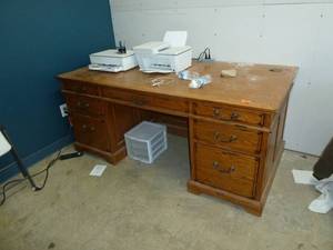 lot 819 image: Oak Desk 6 x 36