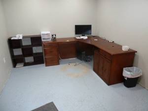 lot 832 image: Office #2 Desk & Computer