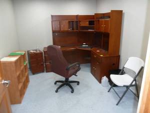 lot 836 image: Office #5 Desk & Furniture