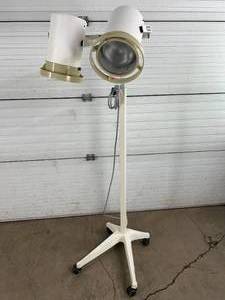 lot 24 image: Emerson 96-SL ThermaLamp Infrared Warming Lights Thermal Lamp - In Good Working Condition
