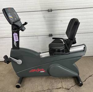 lot 25 image: Life Fitness 9100 LifeCycle Recumbent Bike - Dependable Belt Drive System - In Good Working Condition