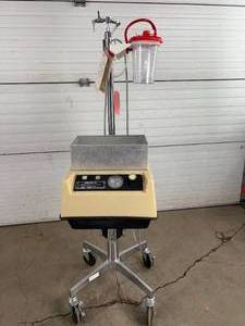 lot 5 image: Aeros Instruments 5500-A MOBLVAC-II Critical Care Low Volume Pump Suction Aspirator On Mobile Stand - In Great Working Condition Perfect For Any Project That Needs Fluid Suctioned Out Of Tight Places