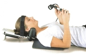 lot 30 image: WOW SAUNDERS CERVICAL HOMETRAC PNEUMATIC SYSTEM HOME NECK TRACTION DEVICE WCASE - EXCELLENT WORKING CONDITION - I THINK I NEED TO TRY THIS OUT